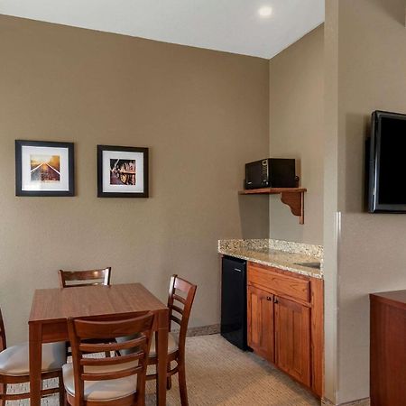 Comfort Inn Warrensburg Station Экстерьер фото