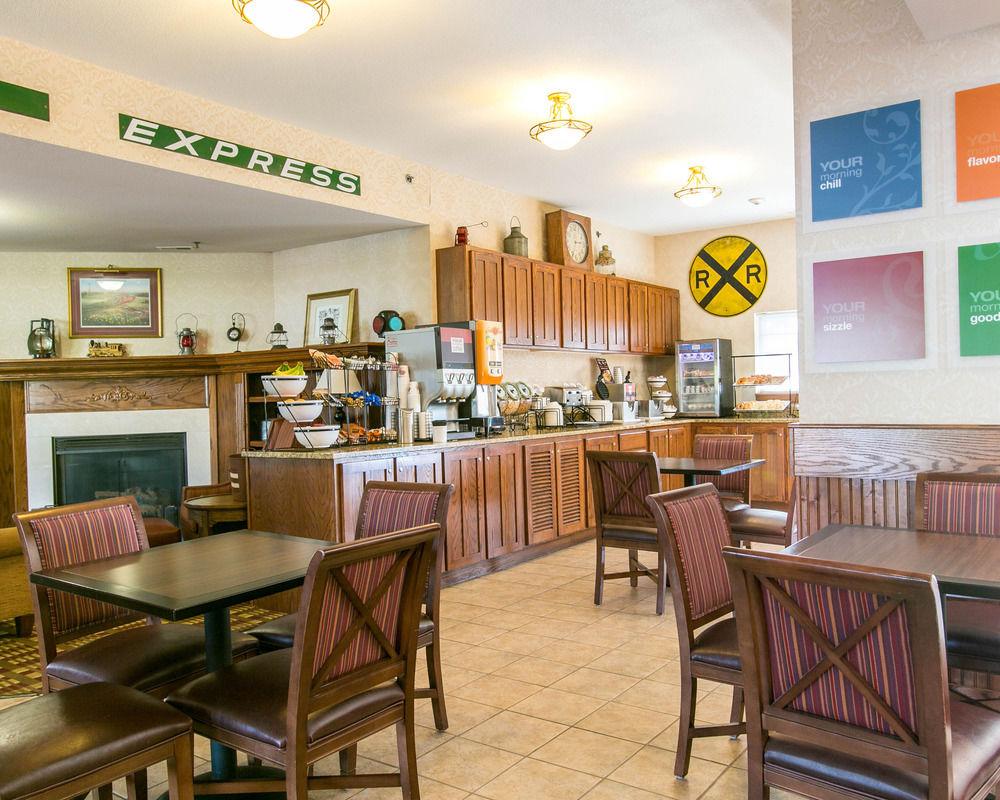 Comfort Inn Warrensburg Station Экстерьер фото