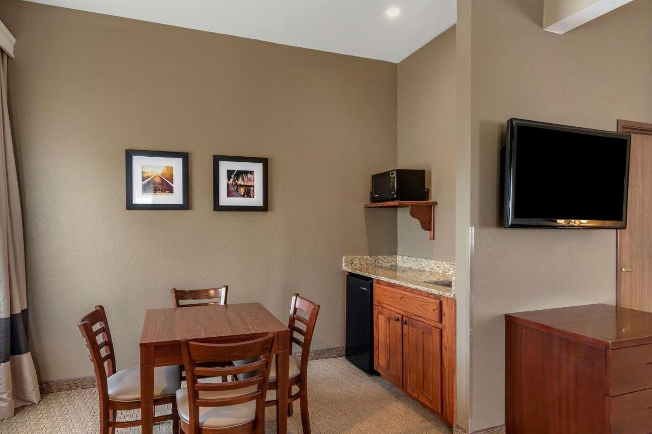Comfort Inn Warrensburg Station Экстерьер фото