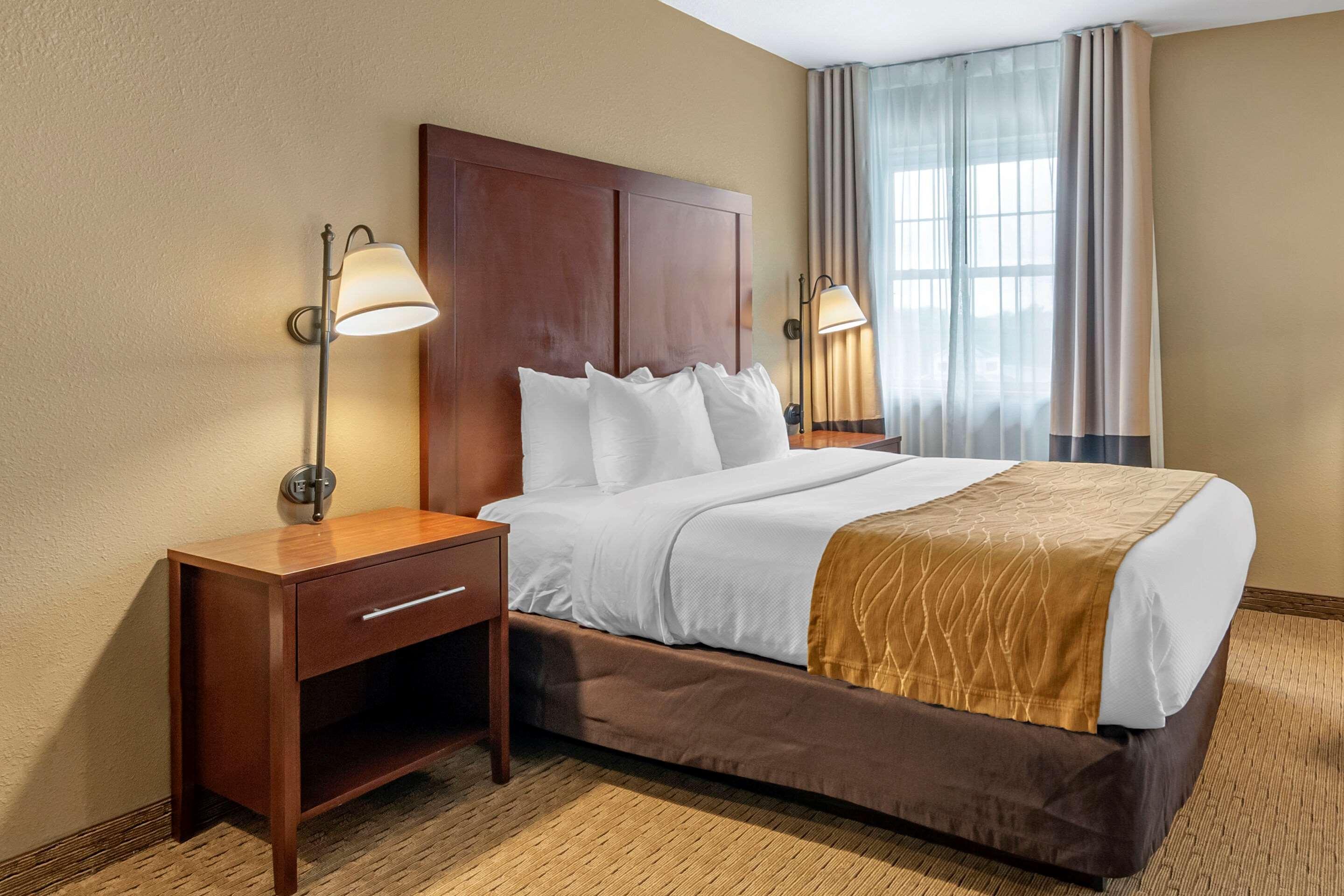 Comfort Inn Warrensburg Station Экстерьер фото