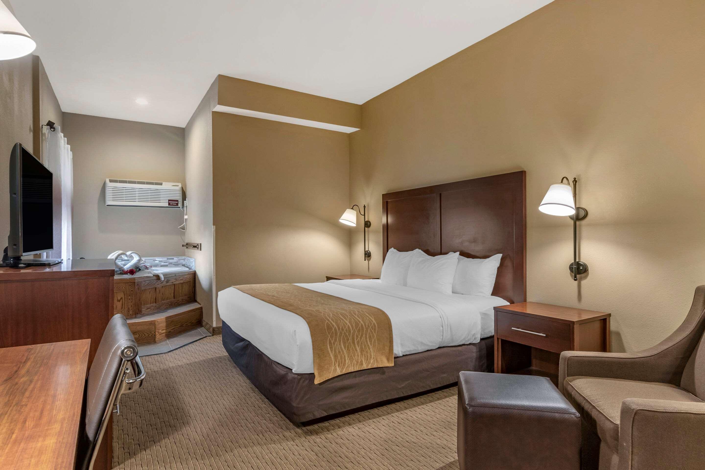 Comfort Inn Warrensburg Station Экстерьер фото
