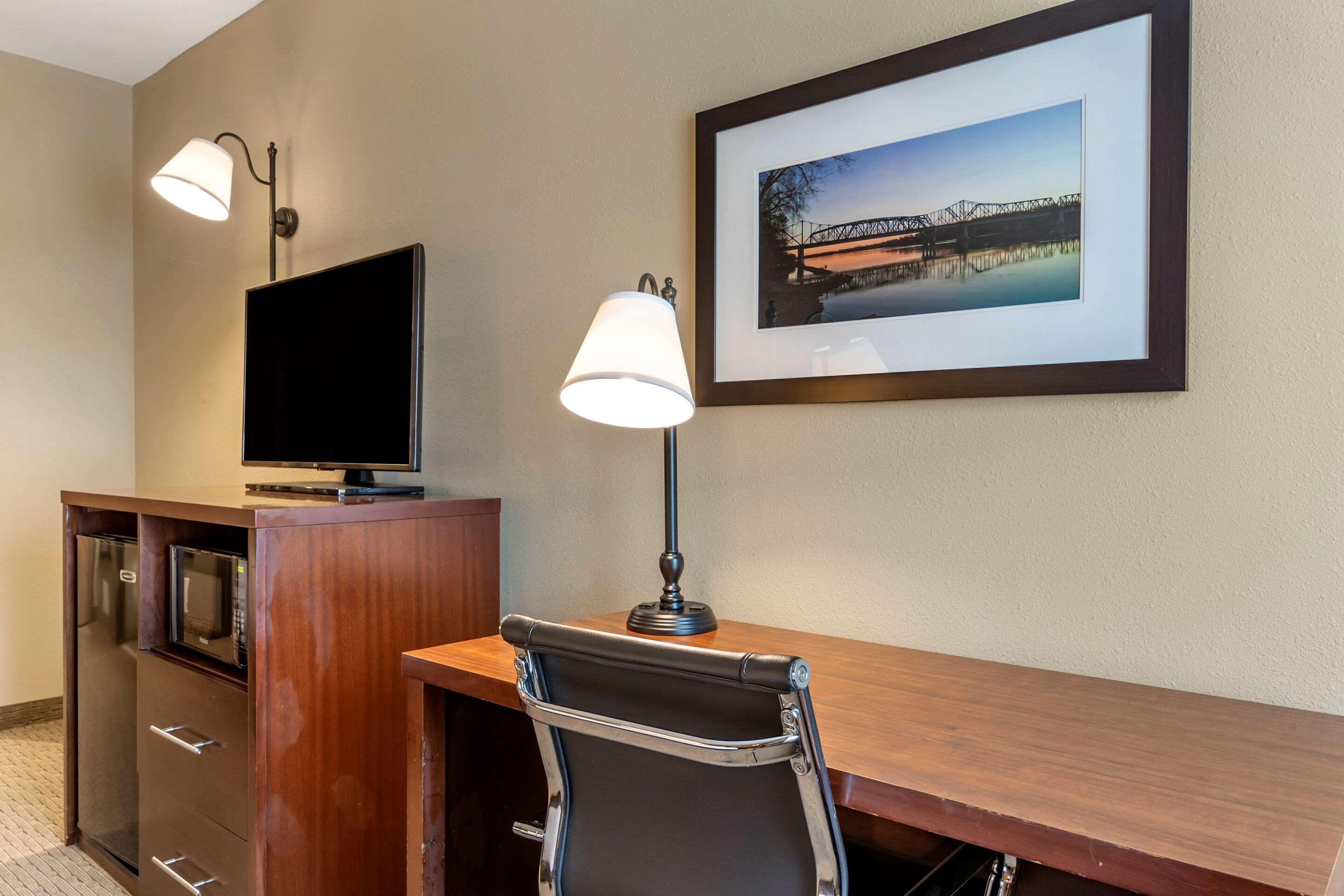 Comfort Inn Warrensburg Station Экстерьер фото