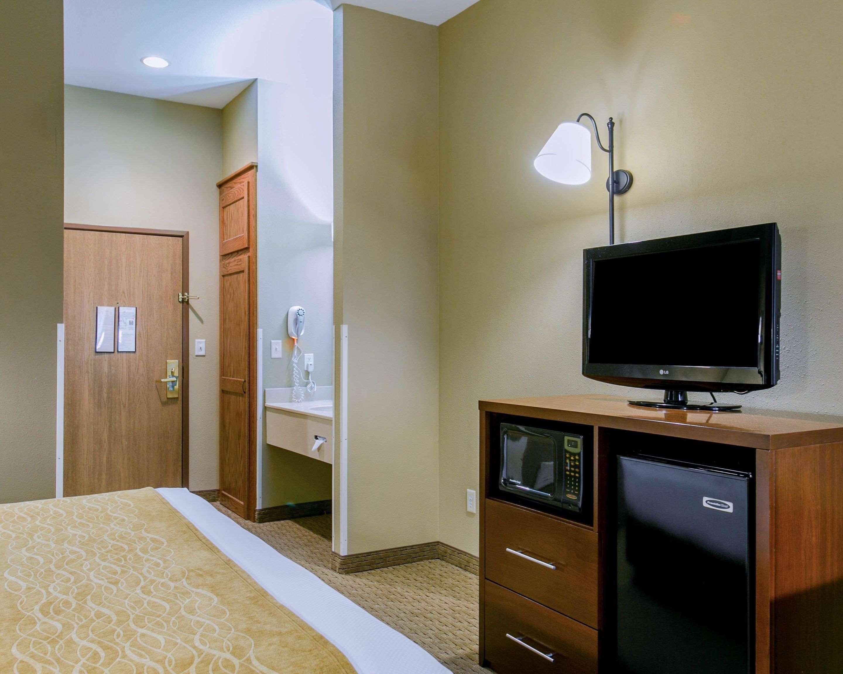 Comfort Inn Warrensburg Station Экстерьер фото