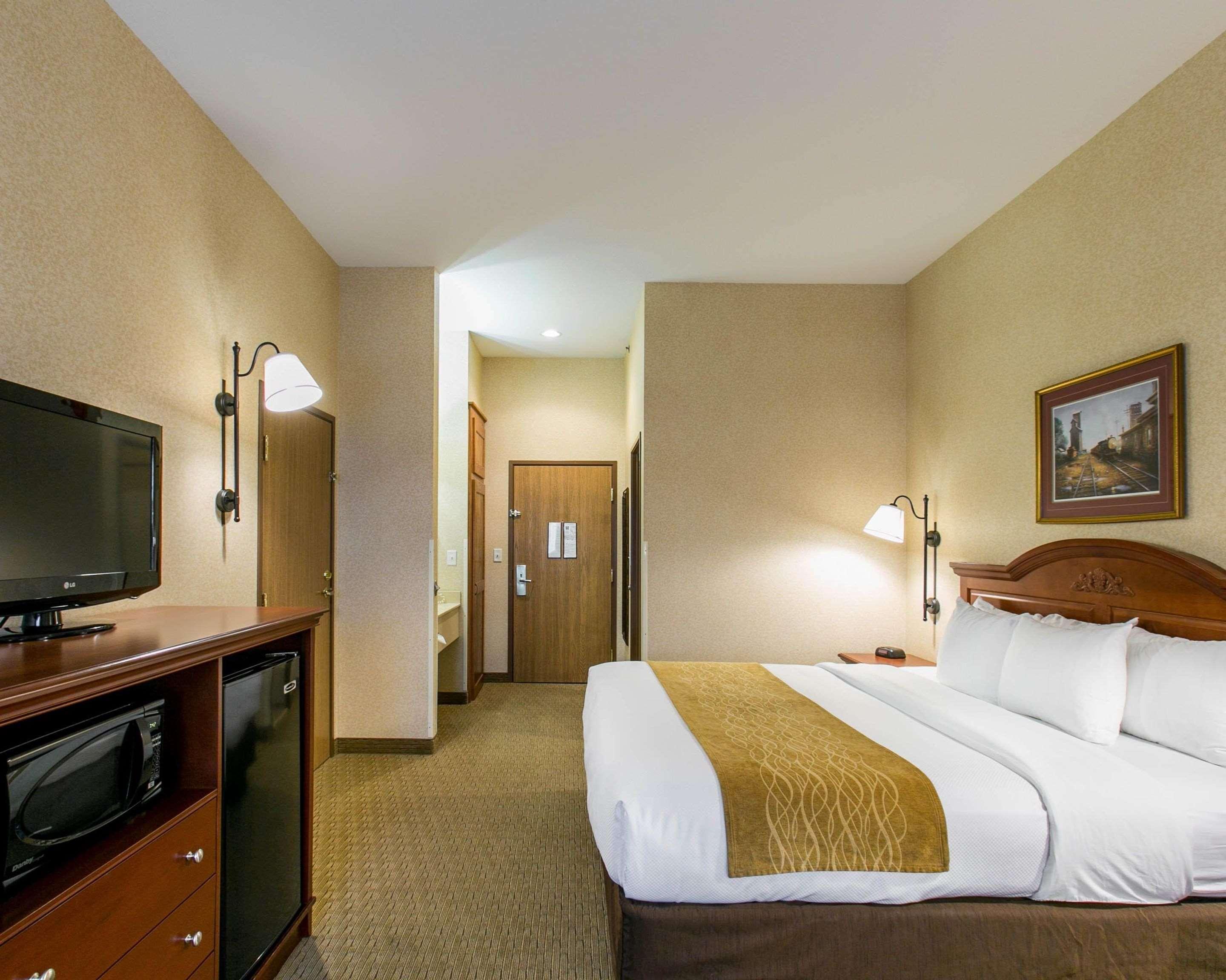 Comfort Inn Warrensburg Station Экстерьер фото