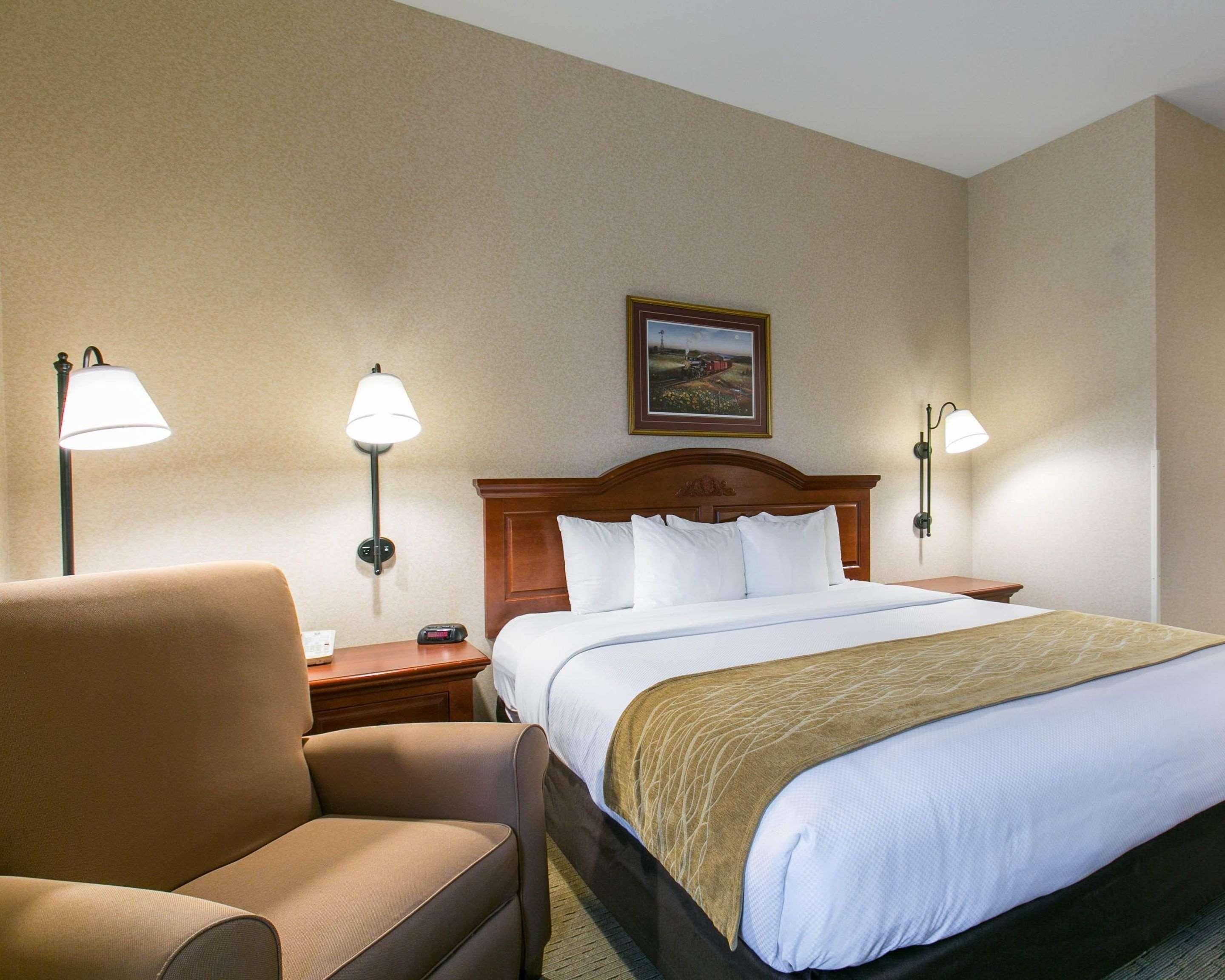 Comfort Inn Warrensburg Station Экстерьер фото