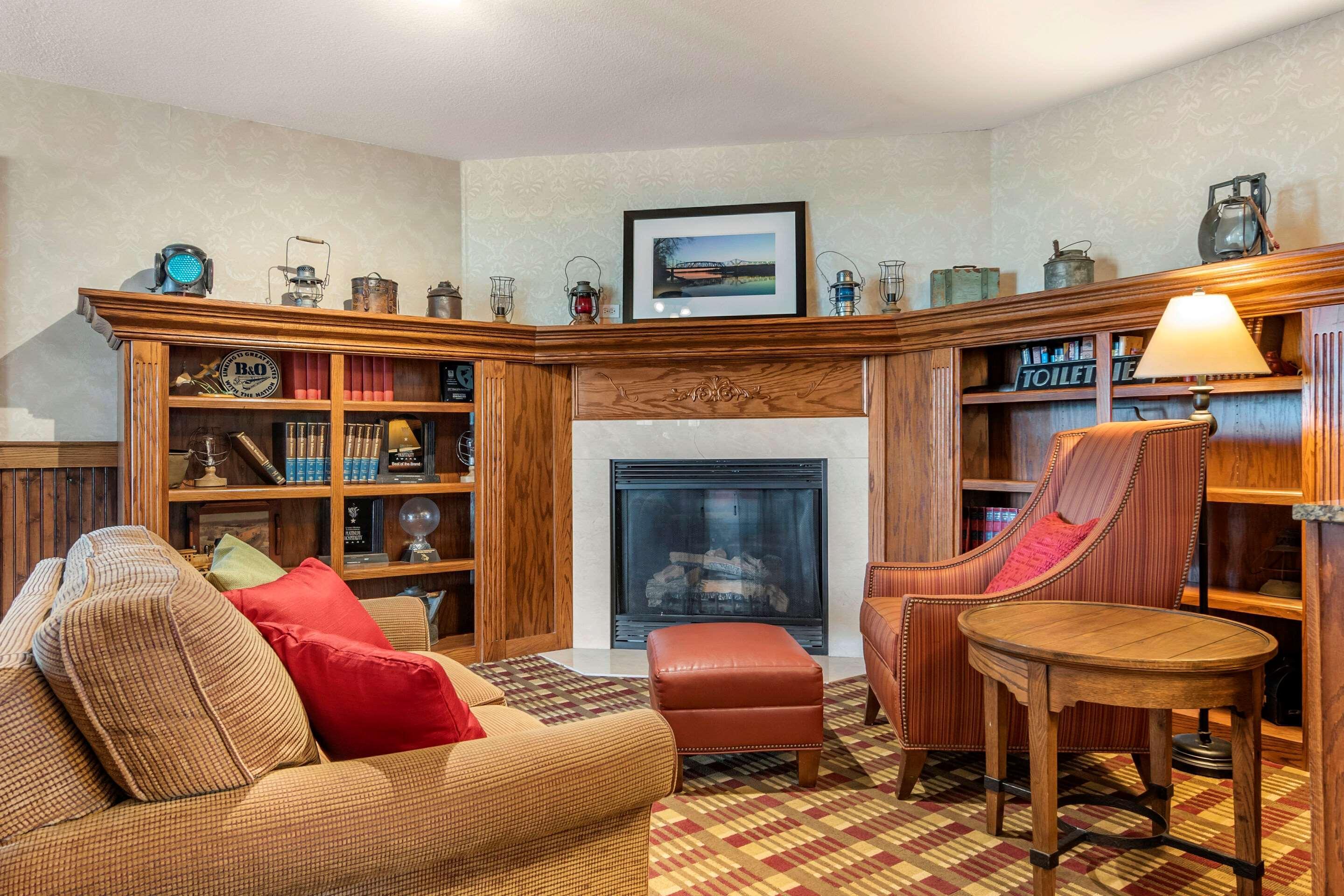 Comfort Inn Warrensburg Station Экстерьер фото