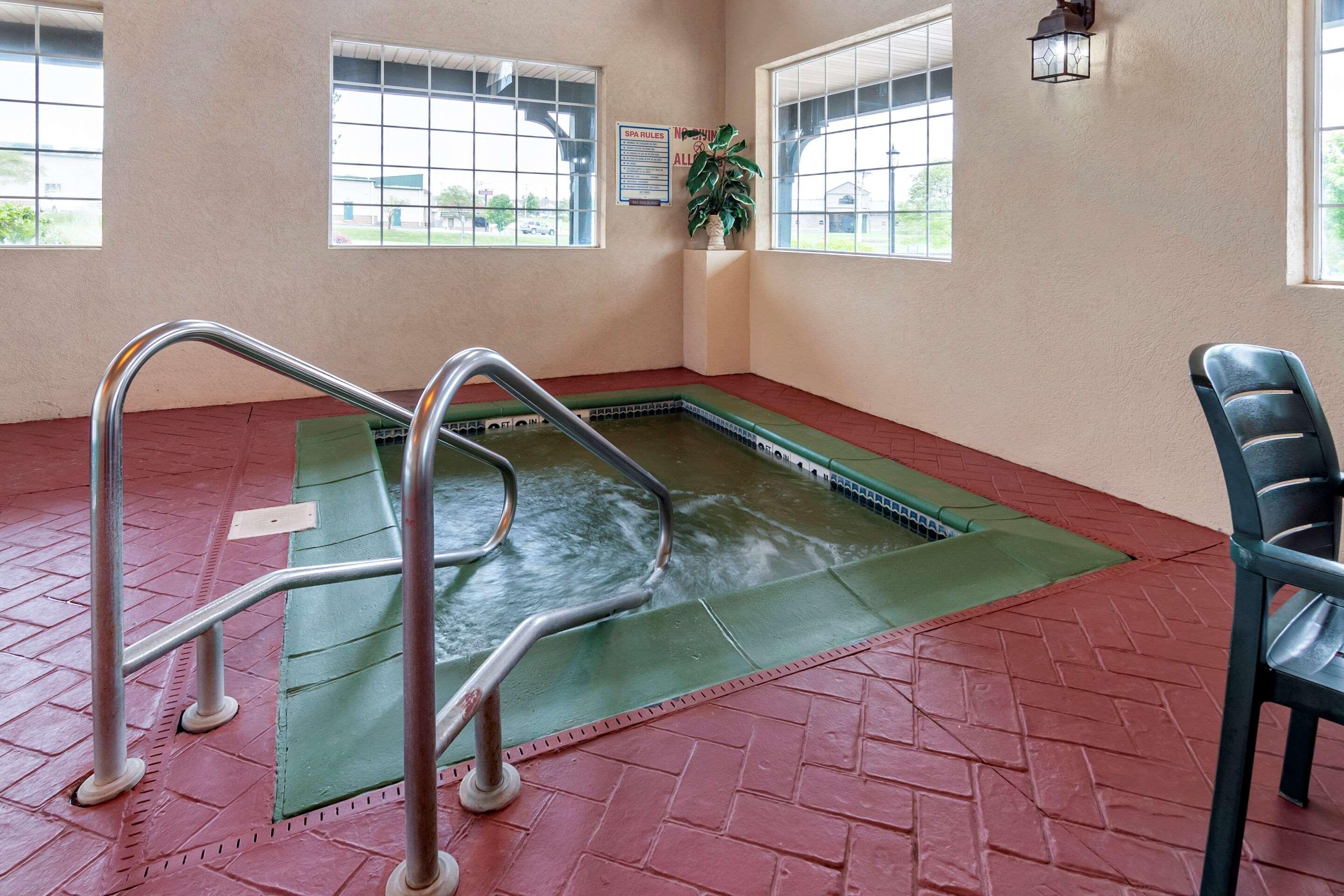 Comfort Inn Warrensburg Station Экстерьер фото