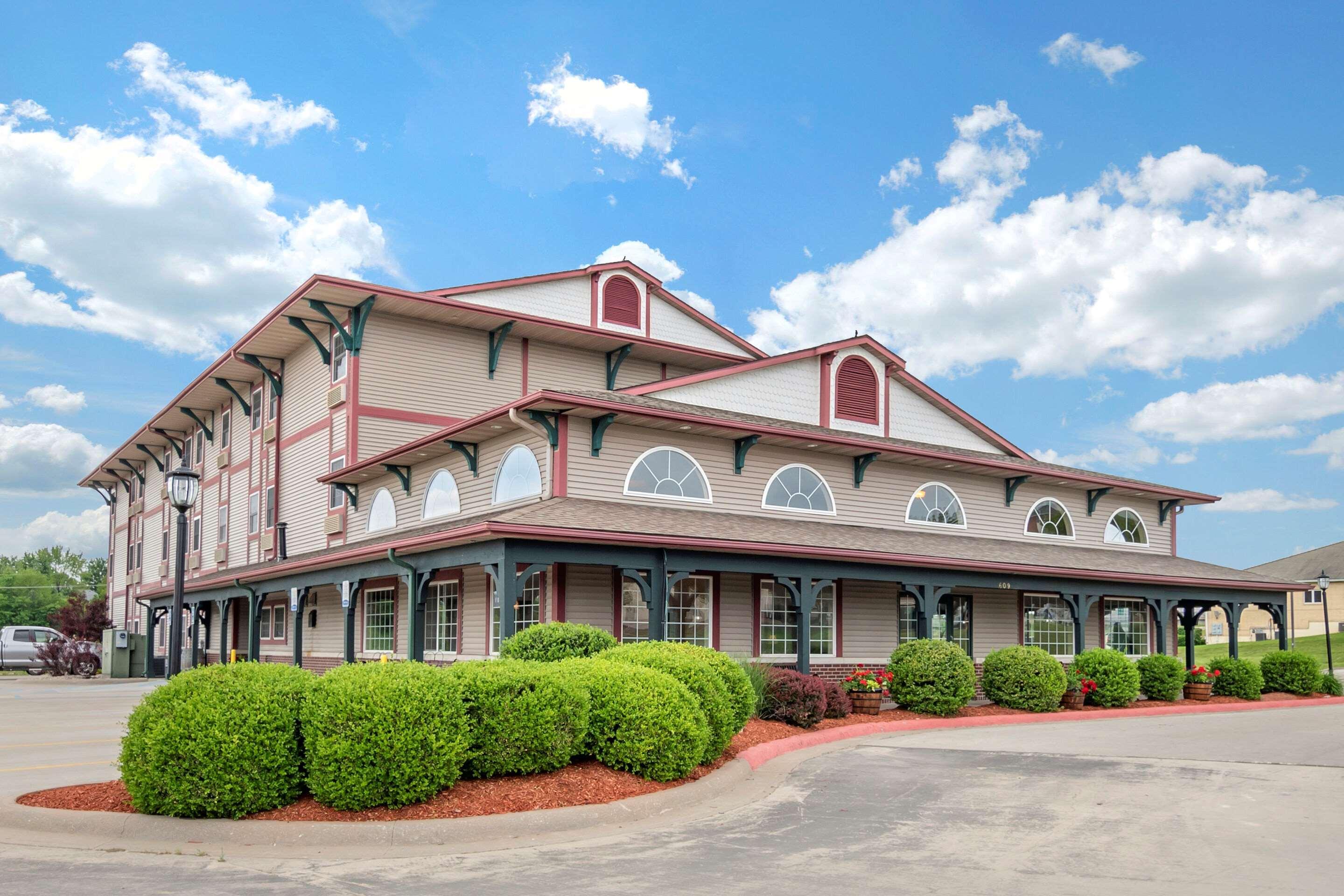 Comfort Inn Warrensburg Station Экстерьер фото