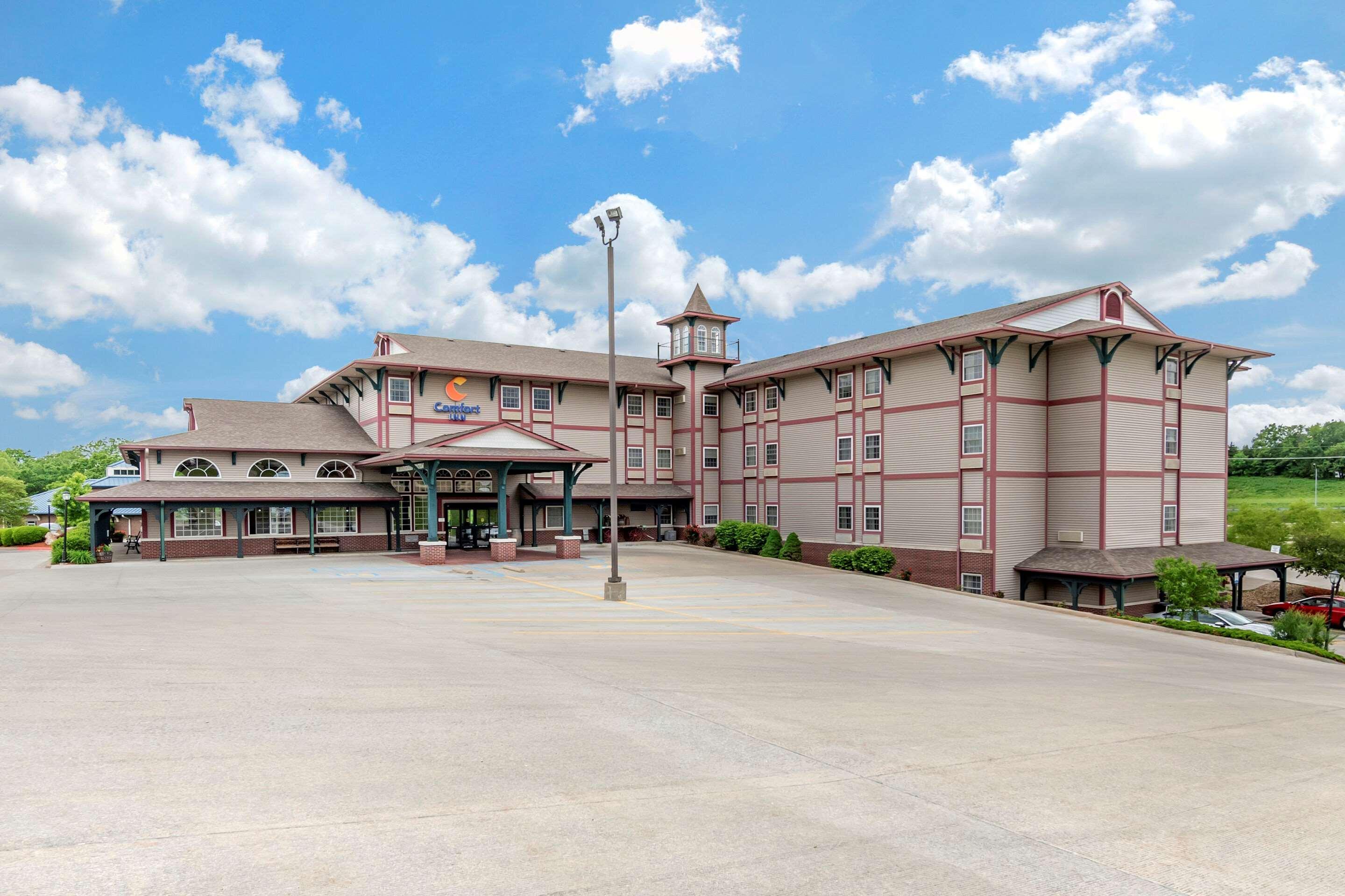 Comfort Inn Warrensburg Station Экстерьер фото