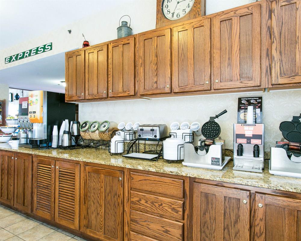 Comfort Inn Warrensburg Station Экстерьер фото