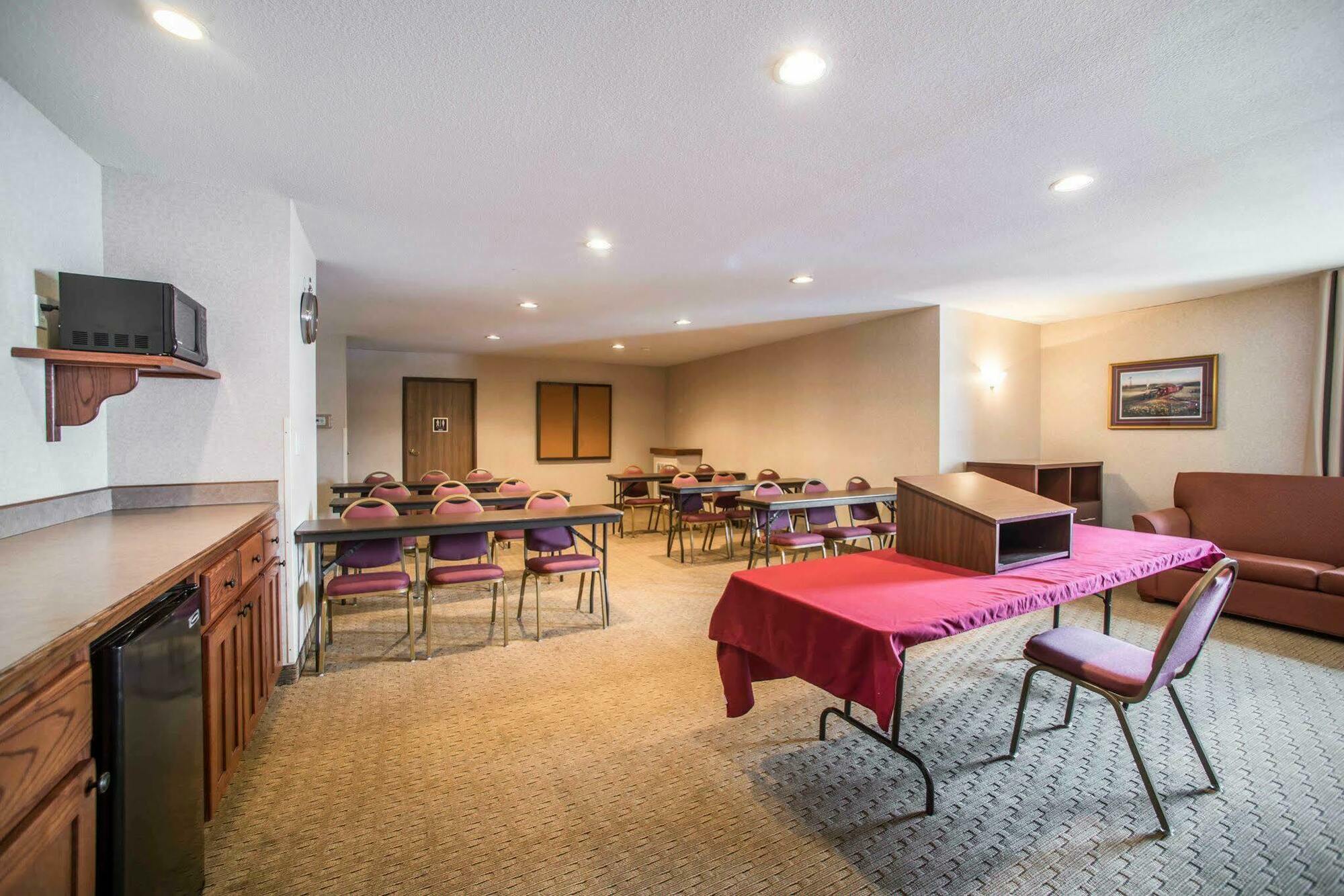 Comfort Inn Warrensburg Station Экстерьер фото
